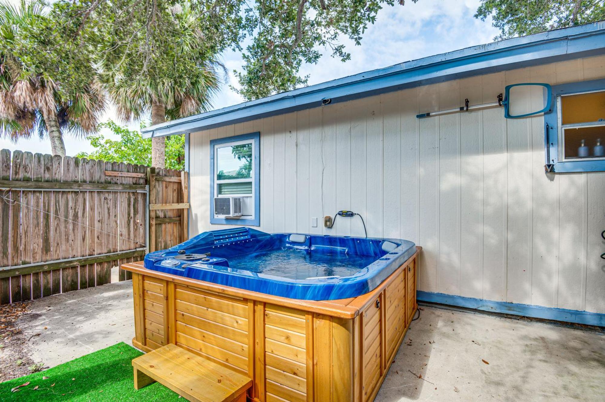 Cape Canaveral Cottage With Hot Tub Walk To Beach Zewnętrze zdjęcie